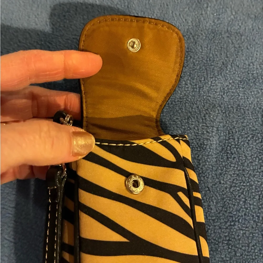 Nine West Black and Tan Handbag - Picture 9 of 12
